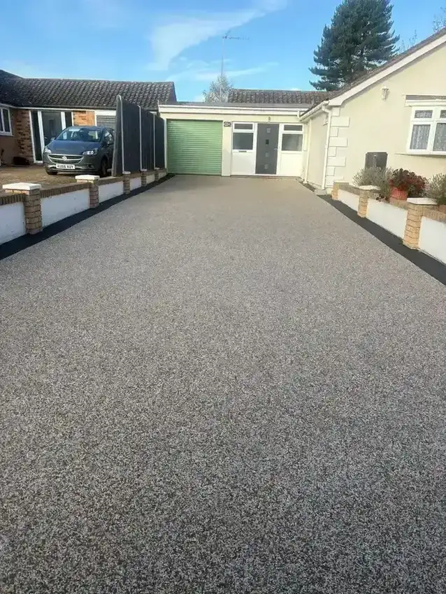Resin surface with clean finish